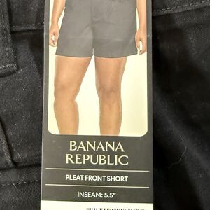 BANANA REPUBLIC PLEAT FRONT  SHORTS BRAND NEW WITH TAGS SIZE 14 BLACK